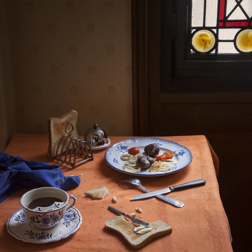 The photographer recreates the feasts described on the pages of famous literary works