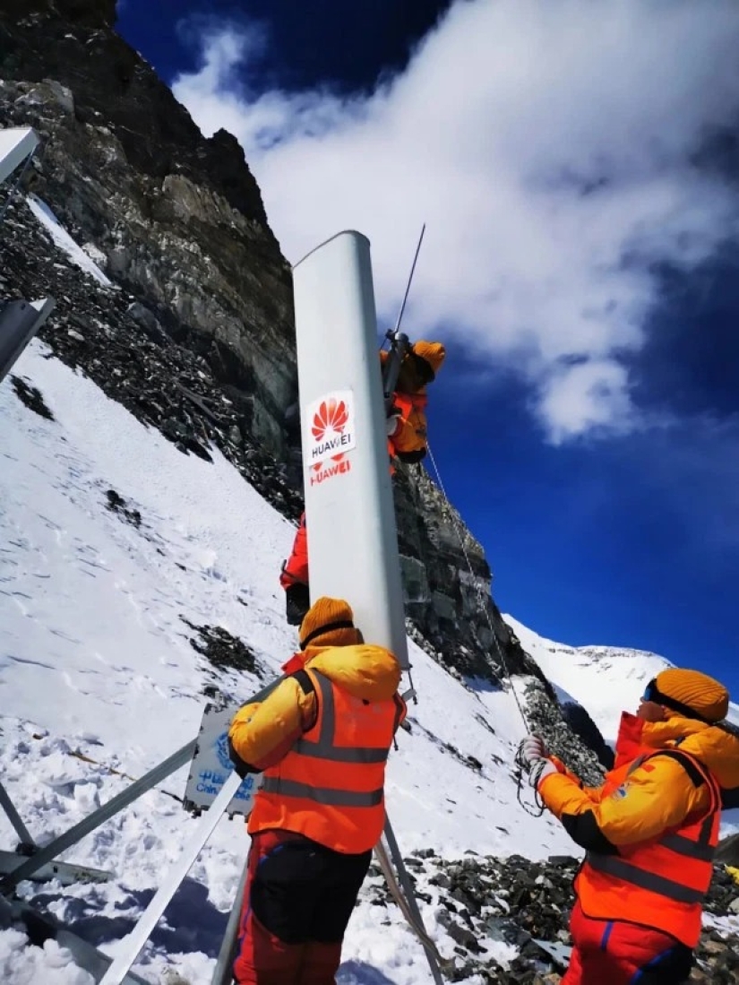 The pinnacle of technology: a 5G tower was installed on Everest with the help of yaks