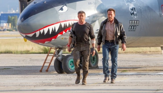 The plane from the movie "The Expendables-3" with the unsurpassed Schwarzenegger and Stallone landed in Kiev
