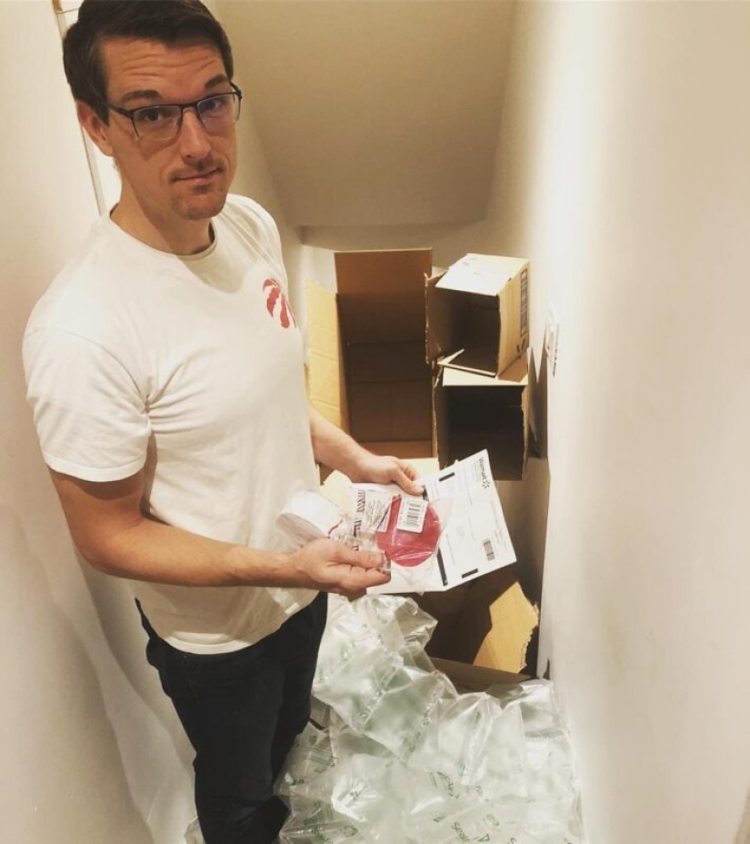 The plastic world has won 22 examples of how diligently people destroy the with plastic