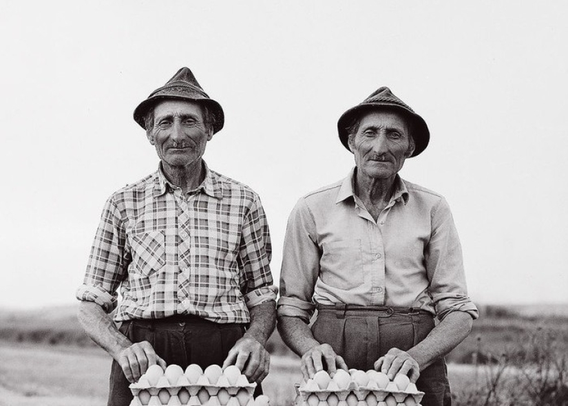The project "Twins" by Hungarian photographer Janos Shtekovich