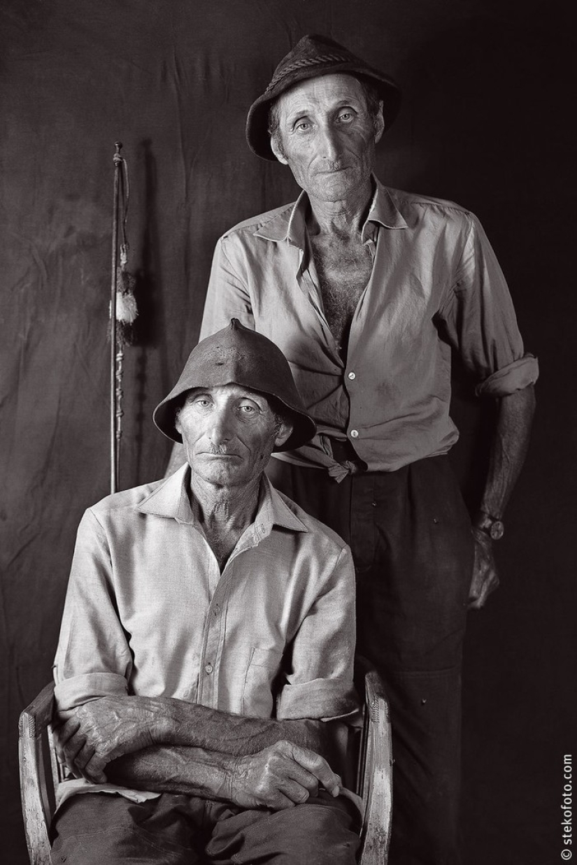 The project "Twins" by Hungarian photographer Janos Shtekovich