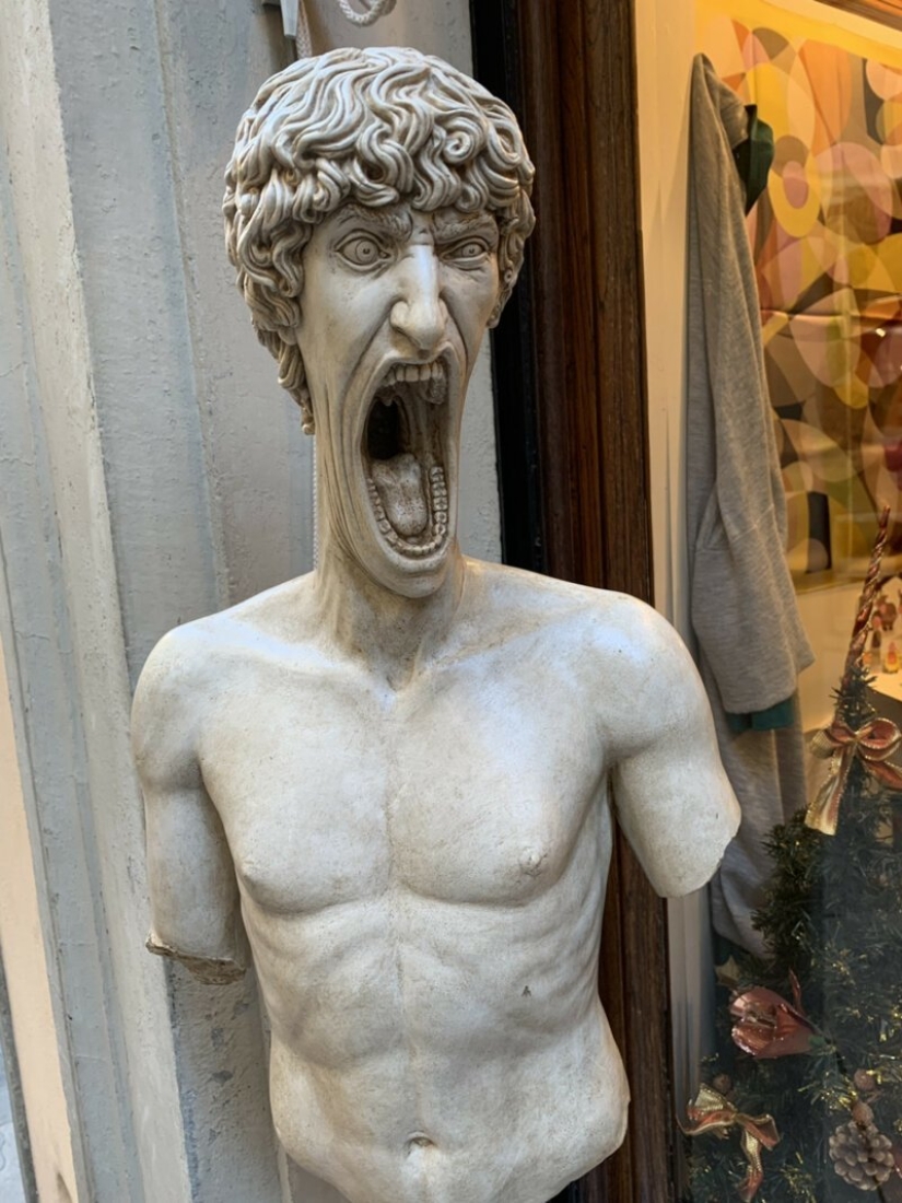 The reason for the meme: a screaming statue in Italy blew up the Internet