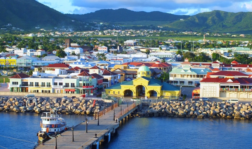 The smallest Caribbean country: how much does it cost to live in a cozy tropical paradise?