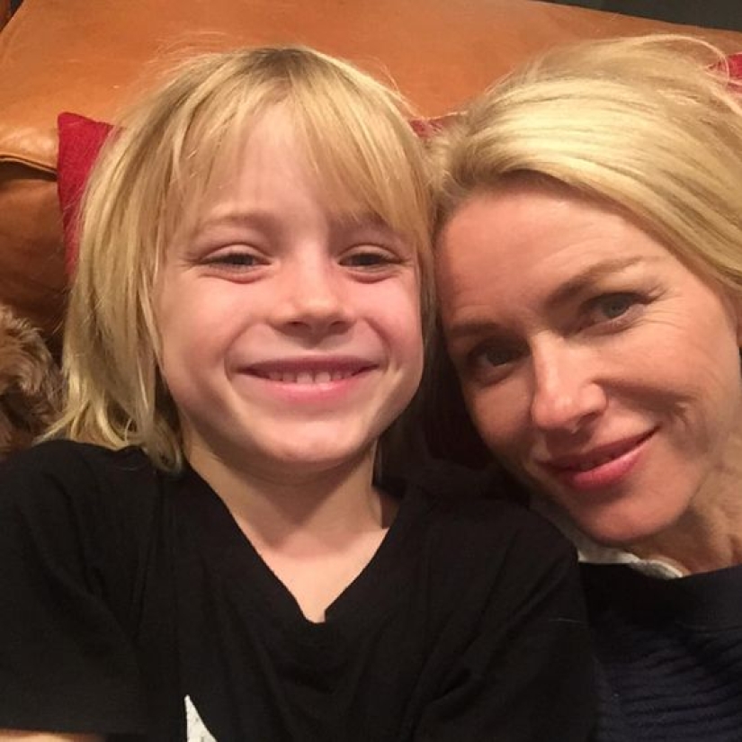 The son of the star couple Naomi Watts and Liv Schreiber seems to have become a daughter