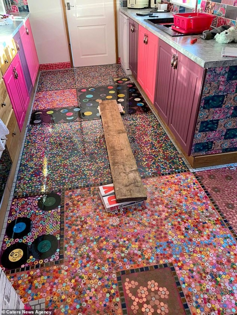 The song is sung: a woman avenged her husband for treason by laying out the floor with his collectible records