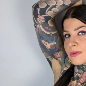 The tattoo model scored the whole body, but for confidence she lacked only a tattoo