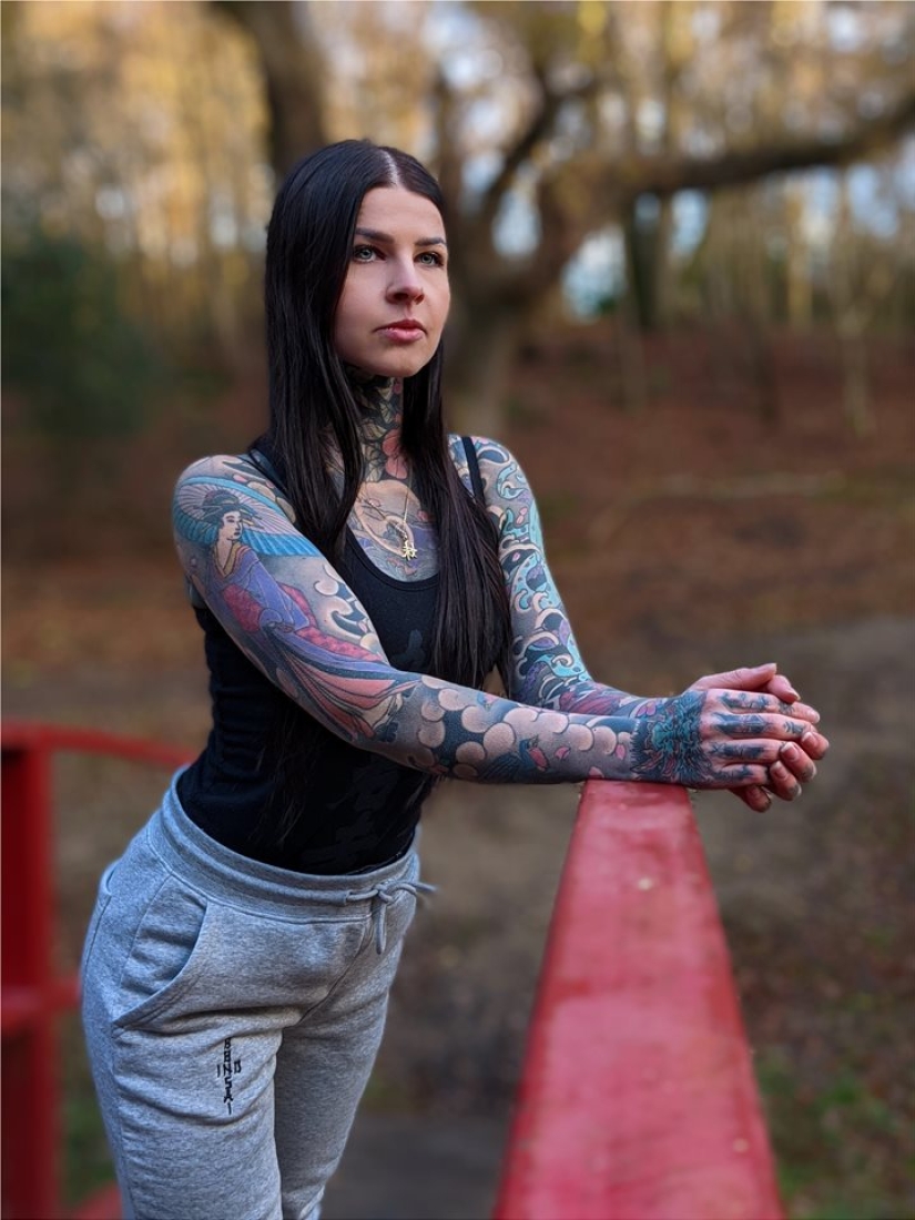 The tattoo model scored the whole body, but for confidence she lacked only a tattoo