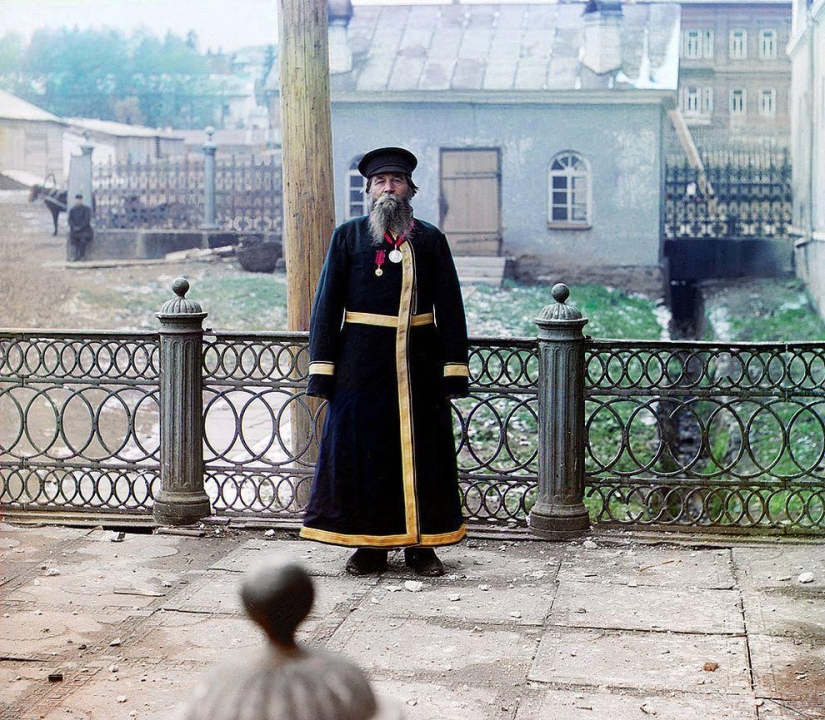 The very first color portraits of Russian residents