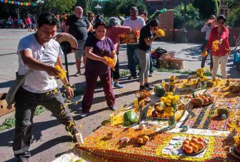 The Walking Dead: a traditional parade in honor of the Day of the Dead was held in Mexico