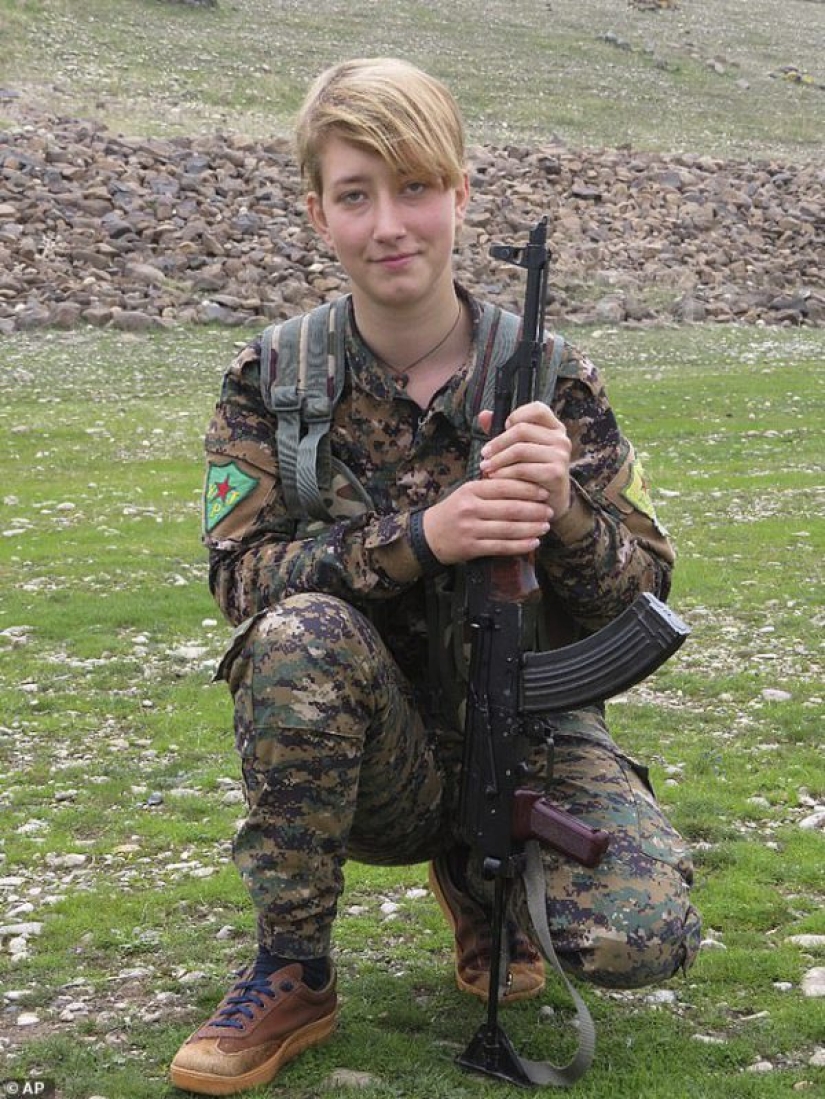 The woman who went to fight: the father found out how his daughter, who fought in Syria against ISIS, died