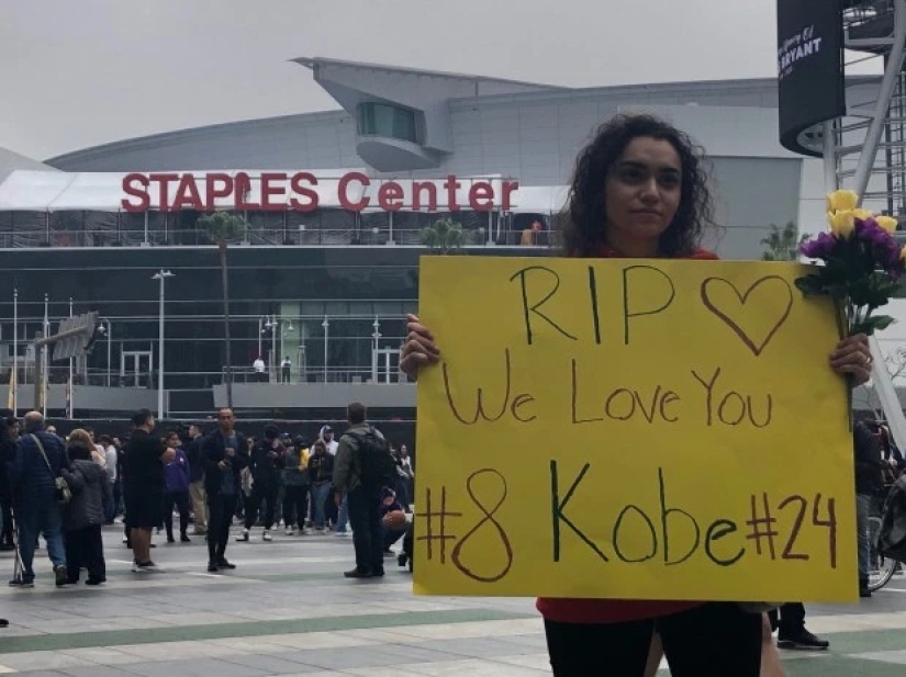 The world mourns the legendary basketball player Kobe Bryant