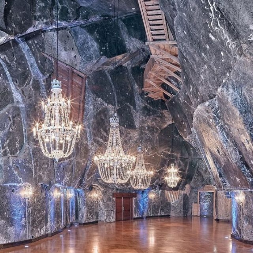 There is a salt mine in Poland with underground lakes, chapels and salt chandeliers, and it looks unreal