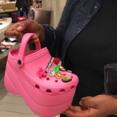 These designer crocs on the platform are disassembled for $ 850!