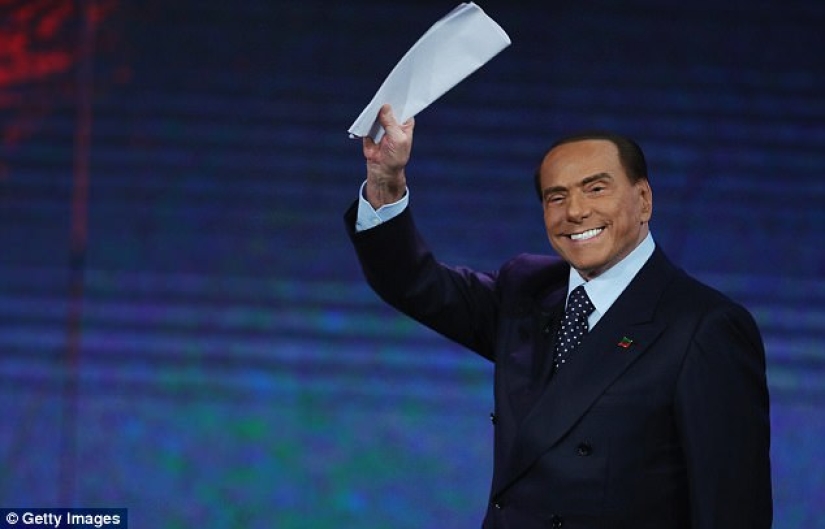 They put it more beautifully in the coffin: Silvio Berlusconi has become like a wax figure