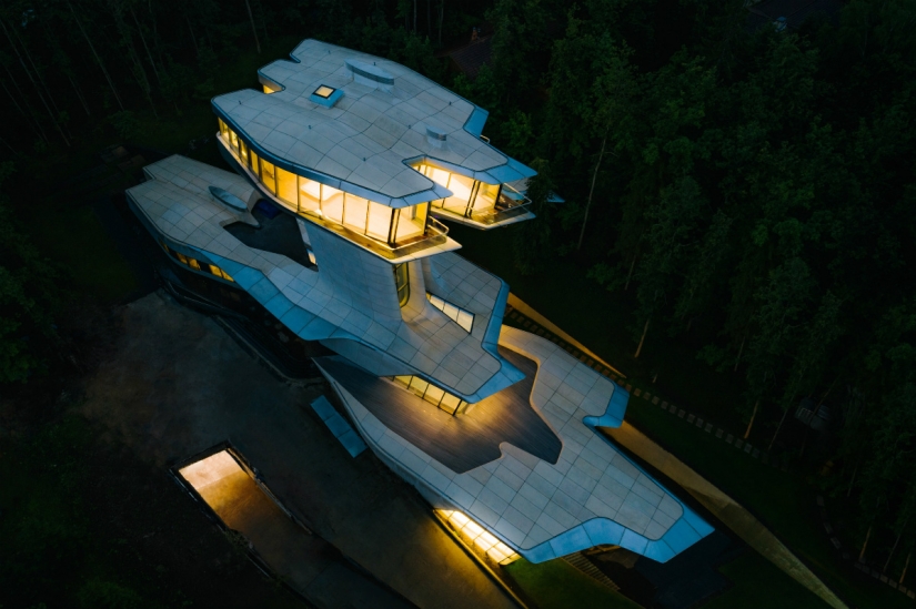 "This is a different level of enjoyment of life": the world's only residential building designed by Zaha Hadid near Moscow