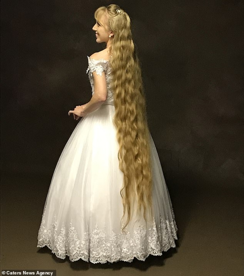 Three nuts for Rapunzel: long and luxurious hair thanks to peanut butter