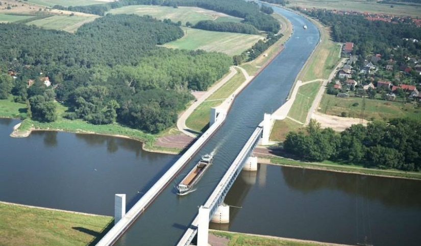 Three of the most impressive water bridges in the world
