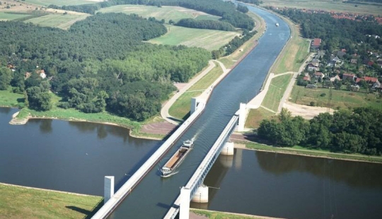 Three of the most impressive water bridges in the world