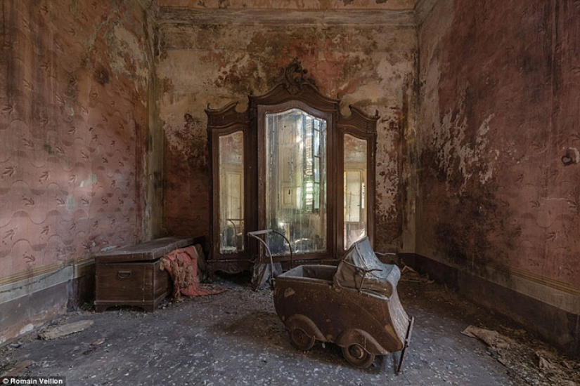 Time sleeps here: the beauty of the ruins in the lens of French photographer Roman Veyon
