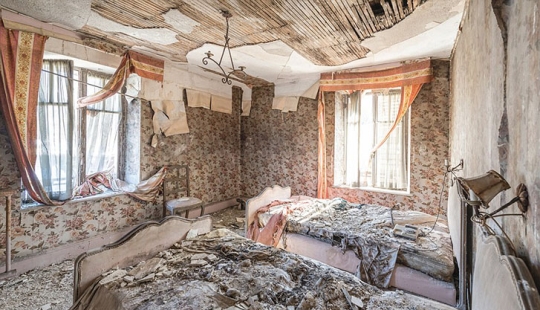 Time sleeps here: the beauty of the ruins in the lens of French photographer Roman Veyon Time sleeps here: the beauty of the ruins in the lens of French photographer Roman Veyon