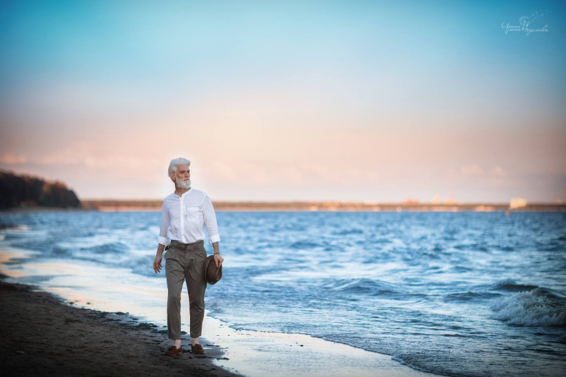 Touching photo shoot of an elderly couple from a Russian photographer