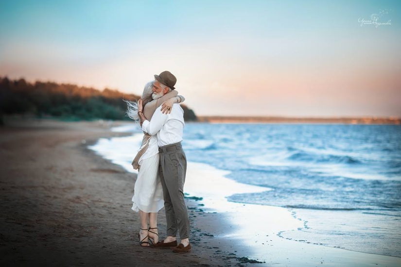 Touching photo shoot of an elderly couple from a Russian photographer