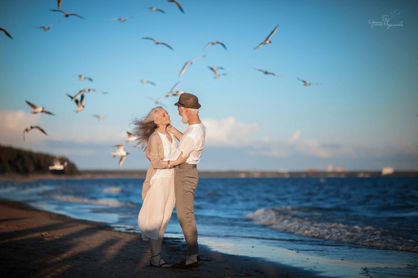 Touching photo shoot of an elderly couple from a Russian photographer