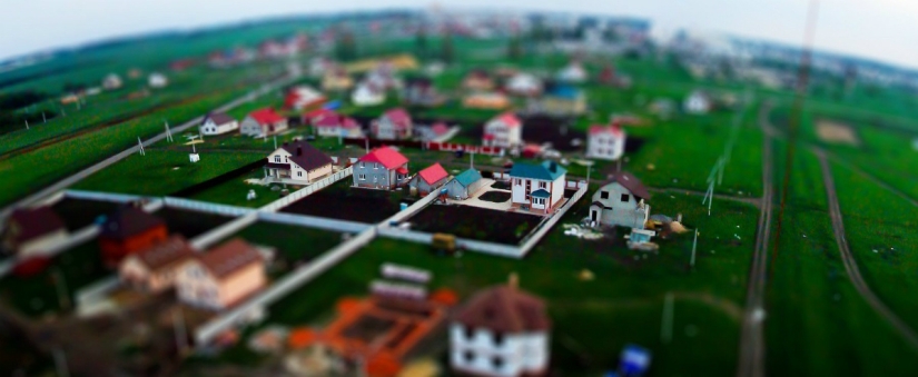 Toy Motherland: los paisajes urbanos de Rusia en la lente basculante