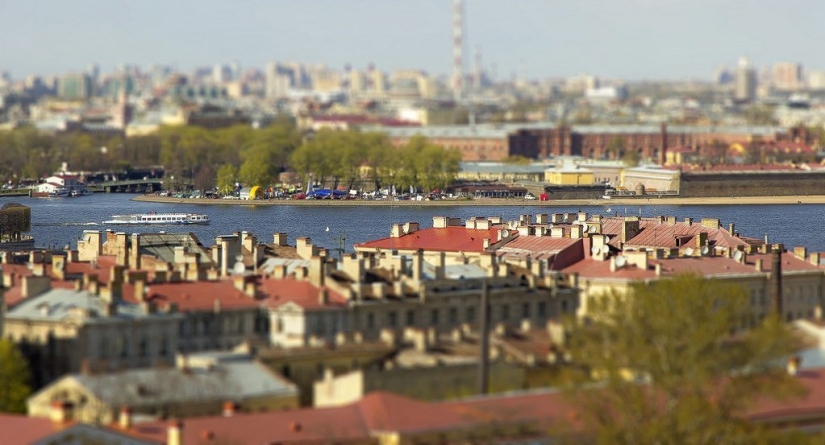 Toy Motherland: los paisajes urbanos de Rusia en la lente basculante