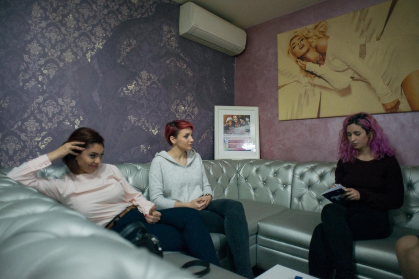 Trabajadoras sexuales virtuales: cómo funciona el negocio de las cámaras web en Rumania