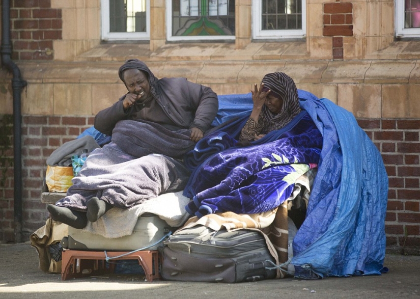 Trabajar desde casa: Los somalíes viven en la calle, renunciando a la vivienda por 1.500 libras