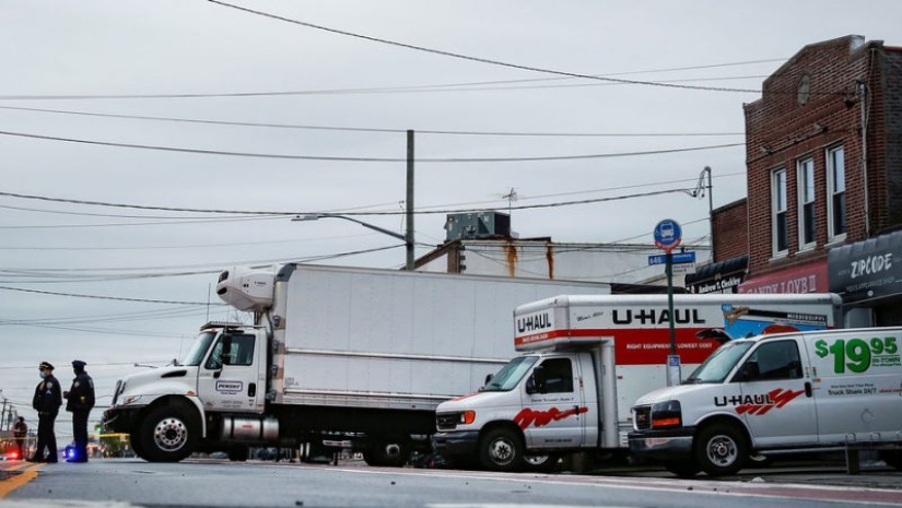 Trucks with dozens of corpses have been found in New York, some of them have already begun to decompose