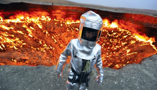 Turkmenistán está buscando una manera de cerrar las "Puertas del Infierno", un cráter de gas que ha estado ardiendo durante 50 años