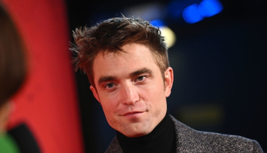 'Twilight' star Robert Pattinson makes first red carpet appearance with his girlfriend