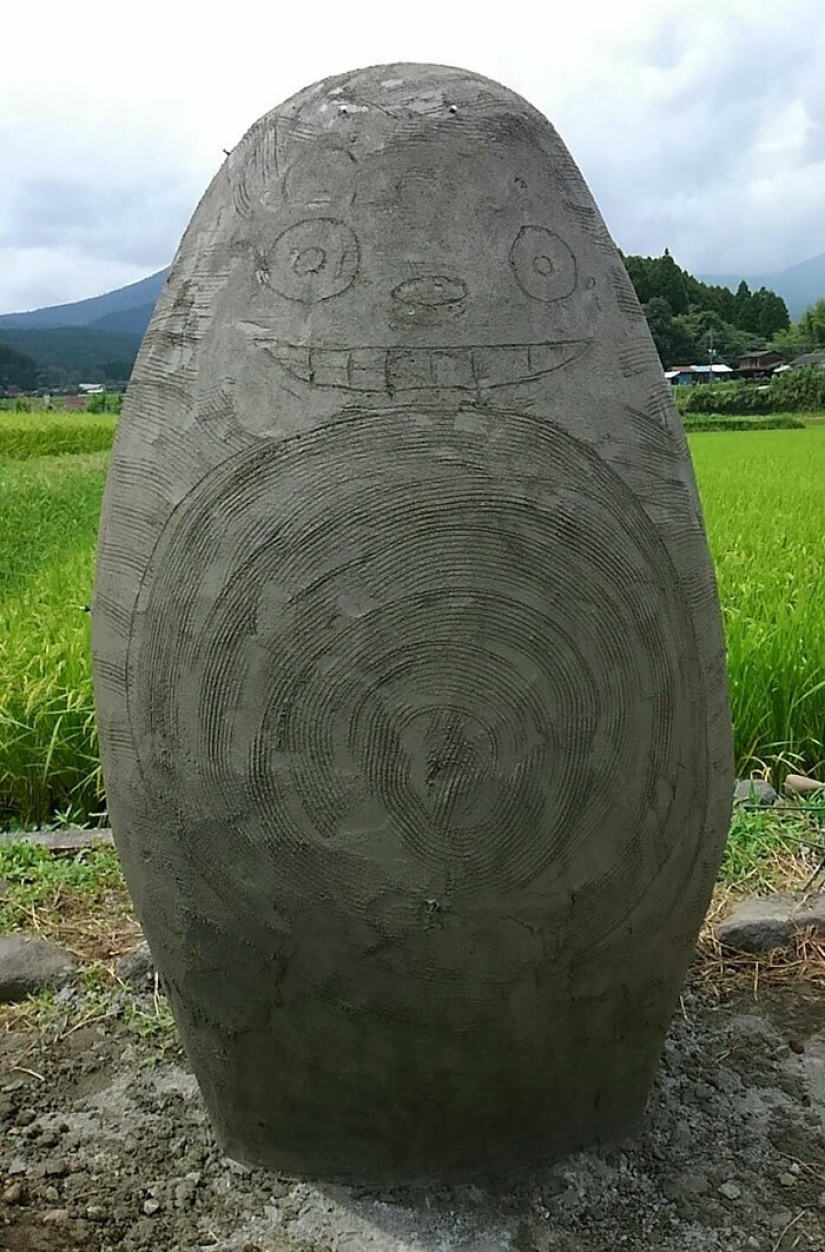 Un abuelo y una abuela de Japón construyeron una parada en forma de Totoro para su nieta