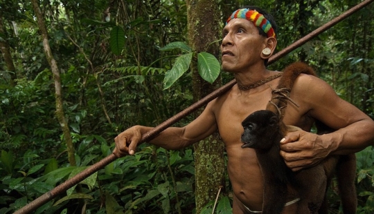 Un amigo entre extraños: el fotógrafo se hizo amigo de una tribu casi intacta por la civilización