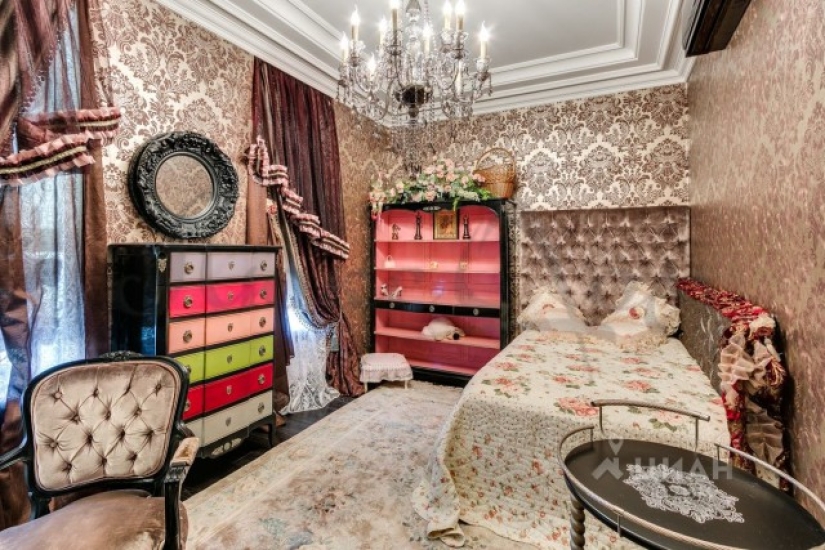 Un apartamento en venta en Moscú por 55 millones de rublos, que parecía estar amueblado por gitanos