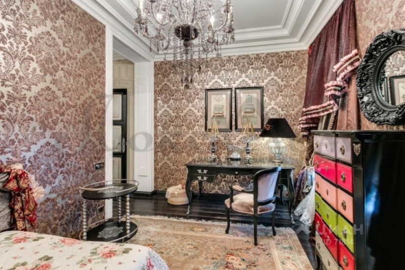 Un apartamento en venta en Moscú por 55 millones de rublos, que parecía estar amueblado por gitanos