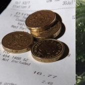 Un británico gana miles de dólares quejándose de todo lo que puede