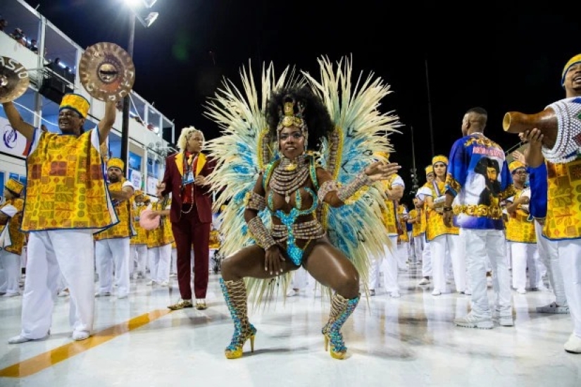 Un derroche de colores y emociones: el carnaval anual ha comenzado en Río de Janeiro