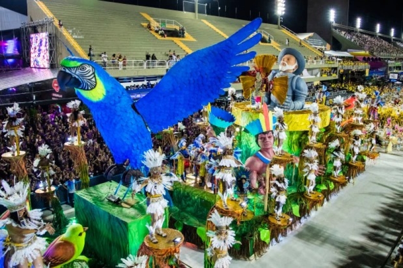 Un derroche de colores y emociones: el carnaval anual ha comenzado en Río de Janeiro
