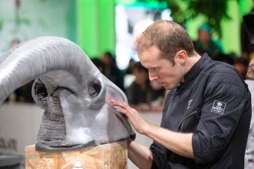 Un español con un elefante ganó el concurso de maestros chocolateros