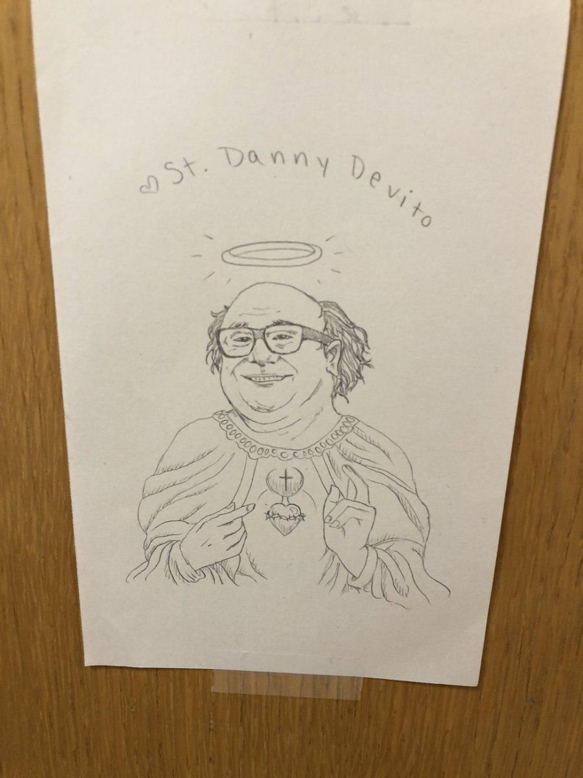 Un estudiante de Nueva York encontró la habitación secreta de la secta de Danny DeVito en su universidad