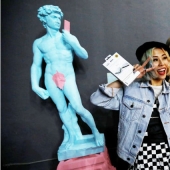 Un ex residente de un Club de Comedia abrió un museo de selfies en los Estados Unidos