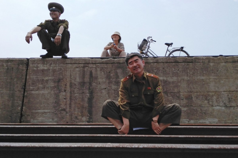 Un fotógrafo tomó imágenes deprimentes de la vida de la gente común en Corea del Norte en su teléfono