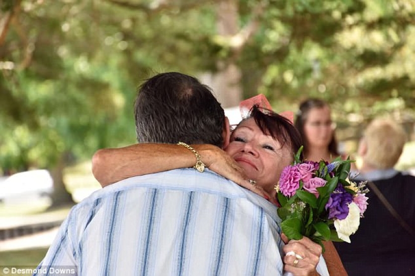 Un hombre con Alzheimer le propuso matrimonio a su esposa, olvidando que llevaban casados más de 30 años