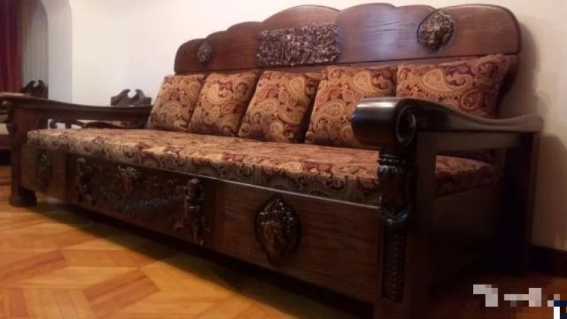 Un hombre de Volgogrado vende un sofá a un precio increíble