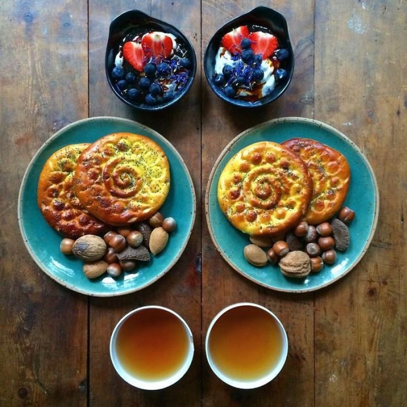 Un hombre prepara desayunos simétricos para su amada todos los días