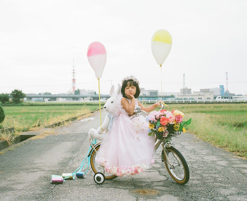 Un álbum de fotos inusual de una mujer japonesa de 4 años